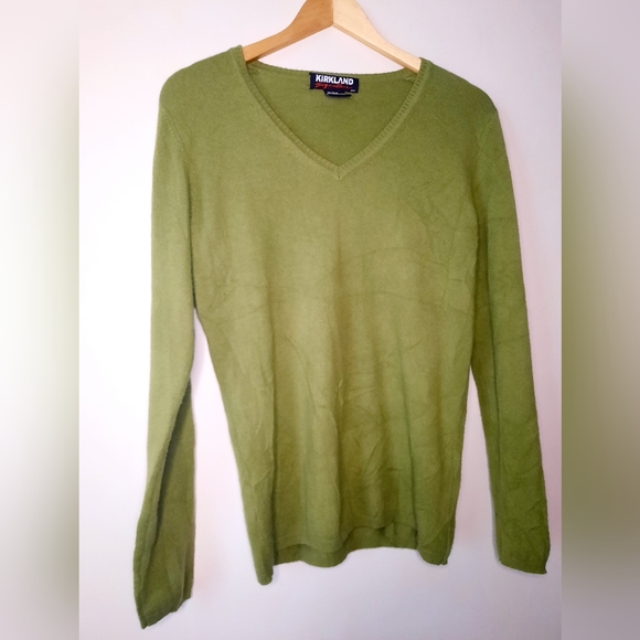 Green Cashmere Veck Sweater - Picture 6 of 8